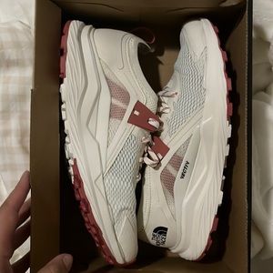 Northface Vectiv Hypnum Cream and Pink Shoes Brand New